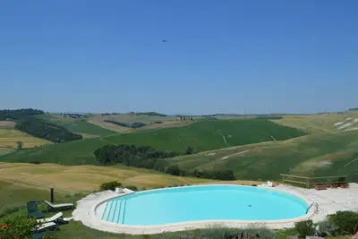 Image de Appartement de vacances avec piscine, strade bianche, Toscane, piscine, vue