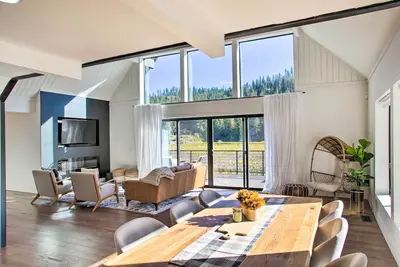 Image de A Contemporary Dream: Lakefront Rathdrum Oasis!