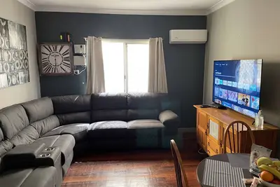 Image de 1960's fibro, aircon, central, near hospitals, pet friendly, internet & netflix