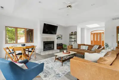 Image de Double Bronze. Fairway home with Golf Cart!