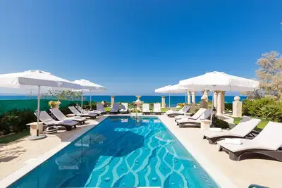 Image de Villa Arrissos - Magnificent 8 Guest Room villa with amazing views!