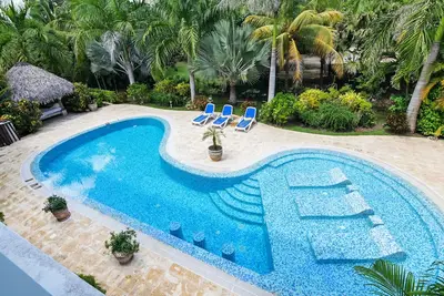 Image de Queen Bee Villa Electricity and maid service included