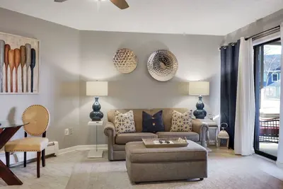 Image de Downtown Charlevoix | Indoor/Outdoor Pool | Remodeled