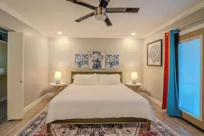 Image de 3-Bedroom Remodeled Home with Pool, Resort-Style Living & Putting Green