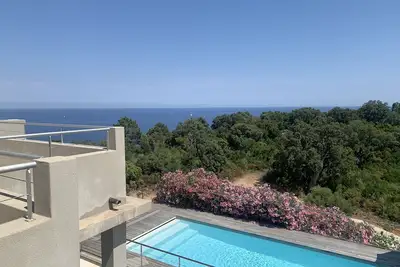 Image de Magnifique maison contemporaine vue 180° mer et montagne sans vis à vis