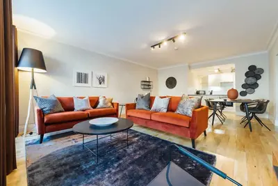 St Vincent Street · A Luxurious City Centre Main Door Apartment