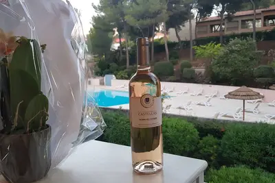 Image de T2 avec terrasse piscine tennis sanary sur mer proche de la plage du Lido