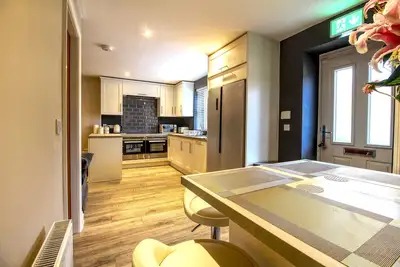 Image de Modern property - great location with parking
