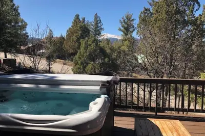 Image de BearLuckLodge! Amazing Cabin-Hot Tub, Views, Game Room/Arcade, Location, Peloton