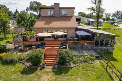 Image de Windjammer, Lakefront Home-Away-From-Home! ! !