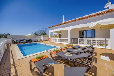 Villa Marrachinho by Villa Plus