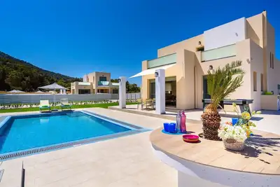 Image de Villa Paleos Evergreen by Villa Plus