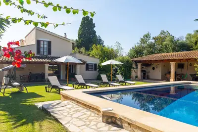 Image de Villa Can Roig with Private Pool on the outskirts of Pollensa