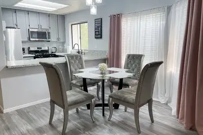 Image de New Entire beautiful 2 bedroom house.