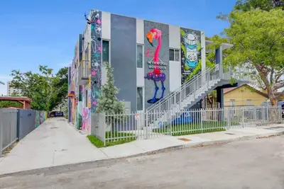 Boutique Compound Bldg - 7br/12ba in Wynwood!