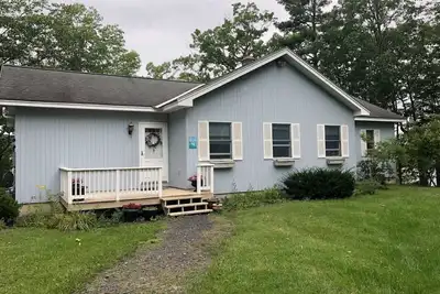 Image de Relaxing 3 Bedroom Lake-front home