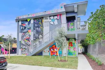 Graffiti Art Bldg 7b\/12ba near Wynwood & Mia Beach