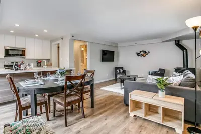 Image de 4295 Columbine Dr #1 · Stylish Meets Mountain Cozy - East Vail Condo