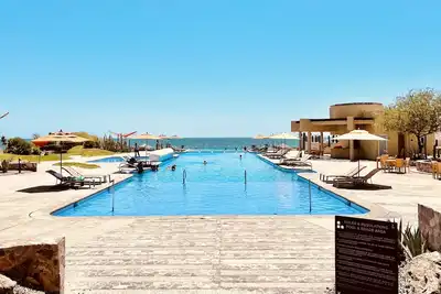 Image de Beachfront Tranquil Resort with Edgeless Pools, Sauna