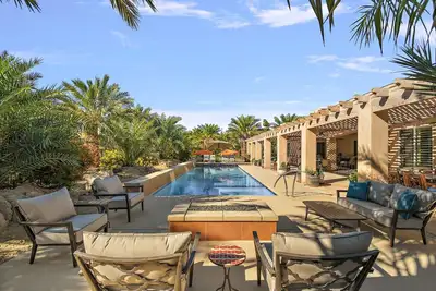 Image de Villa Barhi - A Mediterranean Palazzo - Close to Acrisure Arena