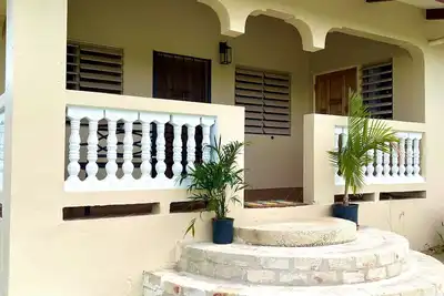 Image de Your Vacation Villa - Minutes away from the beach!