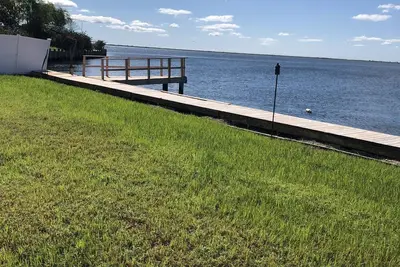 Image de Waterfront 2 bedroom private first floor house