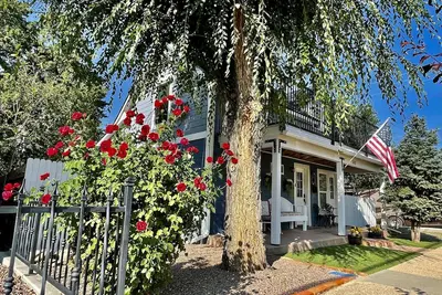 Image de Cozy Farmhouse-2 Bedroom Downstairs Unit - Short Walk  to Courthouse Square