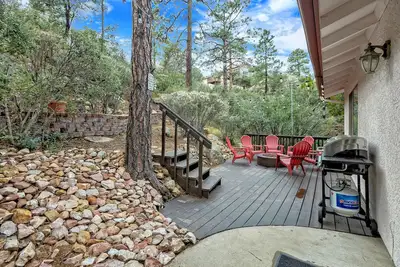 Image de Fire Pit, Home Theater, Shuffleboard, Patio, 5-Min to Whiskey Row!