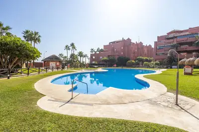 Image de Apt en Torrox Costa avec vue sur mer et montagne, piscine, jacuzzi, Wi-Fi, A/C, terrasse, jardin