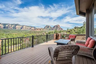 Image de Vortex Horizon ⁓ Awesome views⁓deck⁓Bbq⁓Fire table