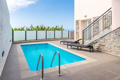 Quiet peaceful apartment with private pool