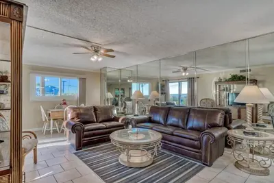 Image de 3 Bd/Ba Standard Shoreline, Steps to Beach & Pool! Sleeps 8! First Floor Condo