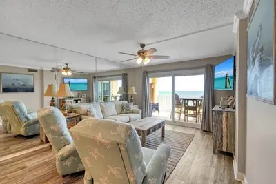 Image de 2bd/2ba Condo Ocean views from every room walk in shower Free Beach Chairs