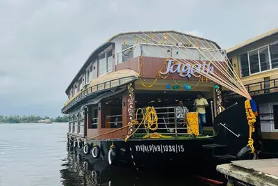 Image de 4bedroom private houseboat or 4bedroom suite