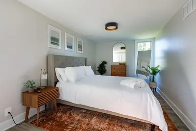 Image de Beautiful 4br/3ba Farmhouse Escape W/ Jacuzzi!