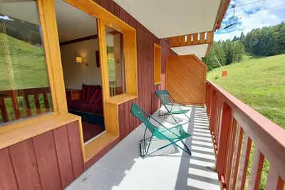 Image de Pied des pistes de ski, 3ème étage, vue pistes de ski, balcon, télévision, casier à ski, 27m²
