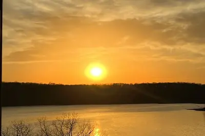 Image de Tranquil Lakefront 3 bedroom 5 bed 3 bath condo in Lake of the Ozarks State Park
