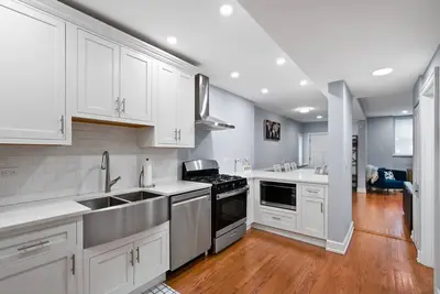 Image de Beautiful 2 Br condo in Chicago’s most popular neighborhood.