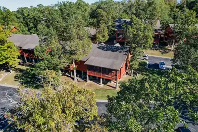 Image de Welcoming Walk-in Cabin with Whirlpool Tub near Shows and Shopping Sleeps 6, Golf/Ticket Deals