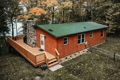 Image de Lakefront walkout cottage