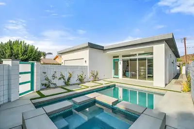 Image de Luxury Mid-Century Villa w/Pool and Mountain Views