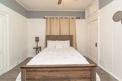Image de 2 Br Cloverdale Duplex w/ Large Country Kitchen
