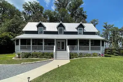 Image de Magnolia Pointe Lakehouse on Lake Santa Fe in Melrose, Fl Lakefront Property! !