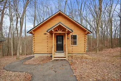 Image de Cozy Cabin for up to 6 guests - Hocking Hills - Hot Tub - Fire Ring - Wifi