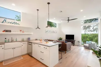 Image de New to Vrbo - Modern Mediterranean Home with Rooftop Deck Views