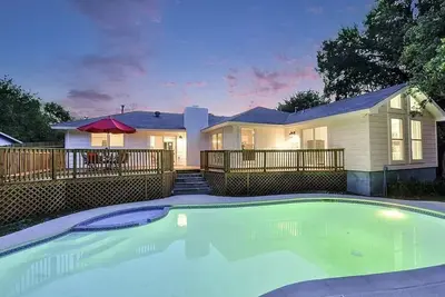 Image de Stunning 4 bedroom private house with Pool!