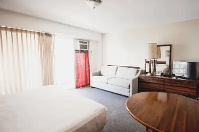 Image de 2 Nice Budget Suites | 3 Mins to Sand | Courtyard Pool