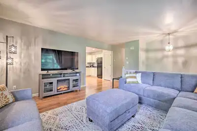 Image de Hot Tub & Yard: Stroudsburg Home in Poconos