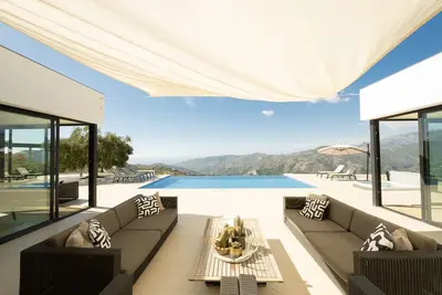 Image de Hill house Spain -villa casa blanca avec vue sur la montagne et la mer, piscine et jacuzzi