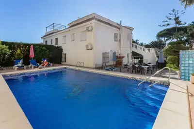 Villa de 5 chambres avec piscine privée et jardin